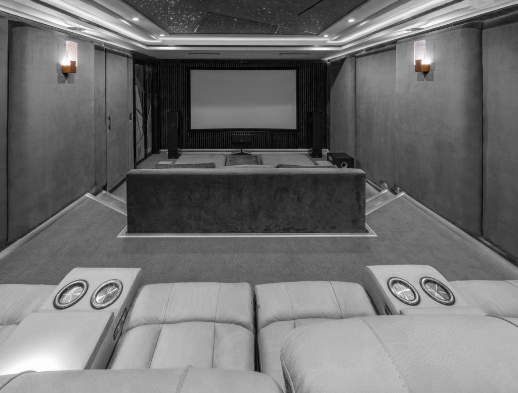 سینمای خصوصی مشاعات مبلمان های موتورایز وکاناپه های سفارشی سیستم صوت دالبی اتموس